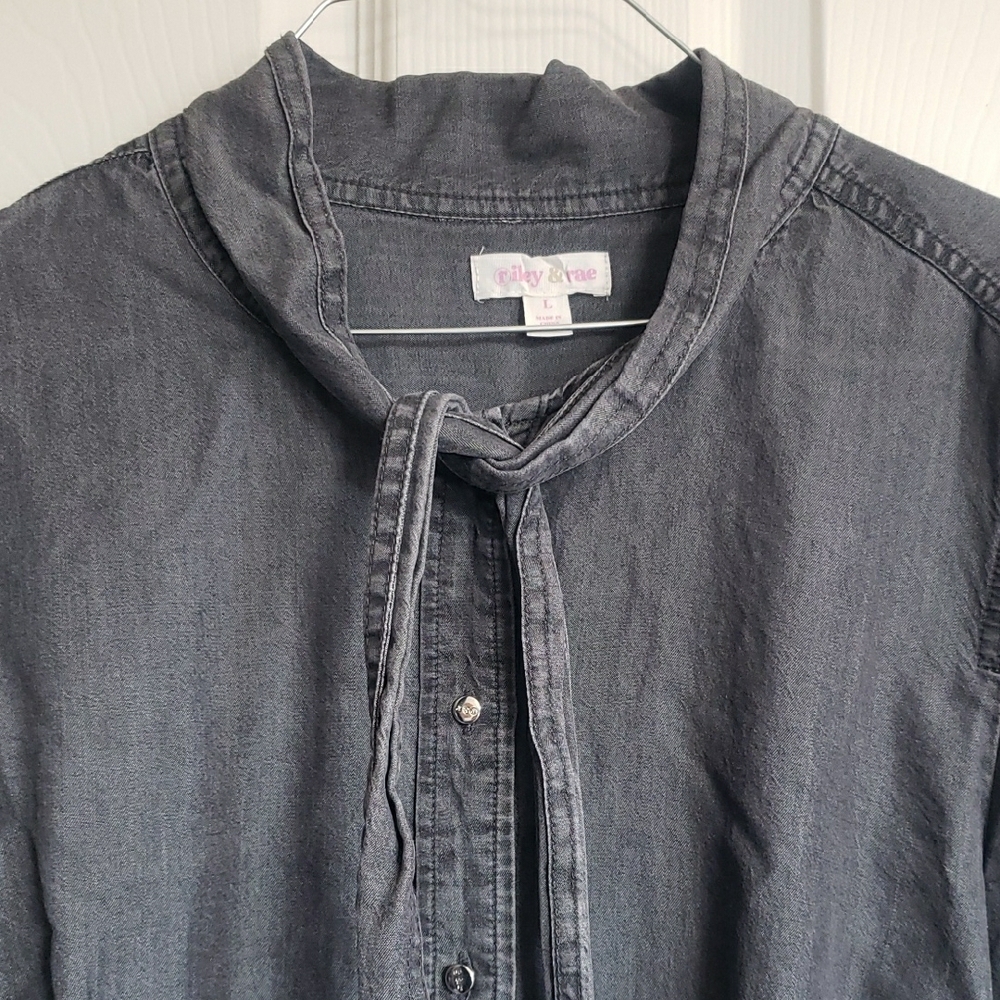 Riley & Rae Charcoal Button-Down Shirt - Picture 3 of 8